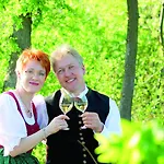 Und Weingasthof Schwarzer Adler Konukevi Wiesenbronn