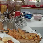 Konukevi Und Weingasthof Schwarzer Adler 3*