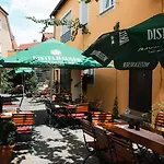 Konukevi Und Weingasthof Schwarzer Adler 3*