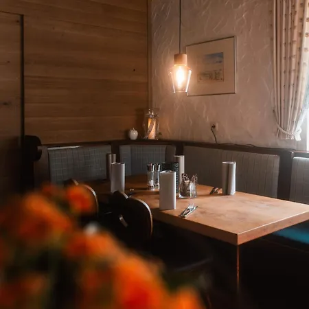 Und Weingasthof Schwarzer Adler Penzion 3*