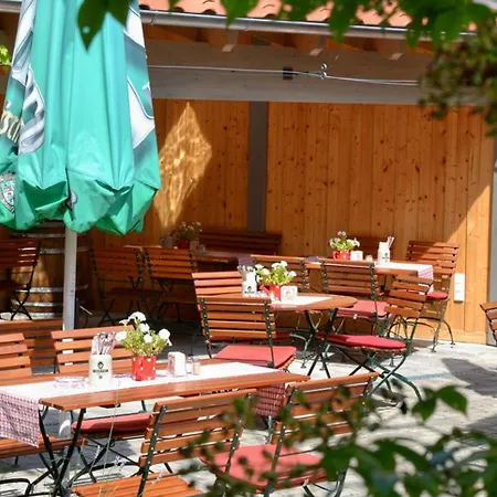 Casa de hóspedes Und Weingasthof Schwarzer Adler 3*