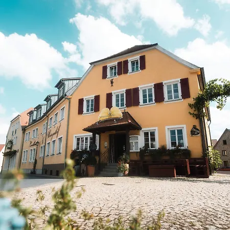 Und Weingasthof Schwarzer Adler Casa de hóspedes 3*